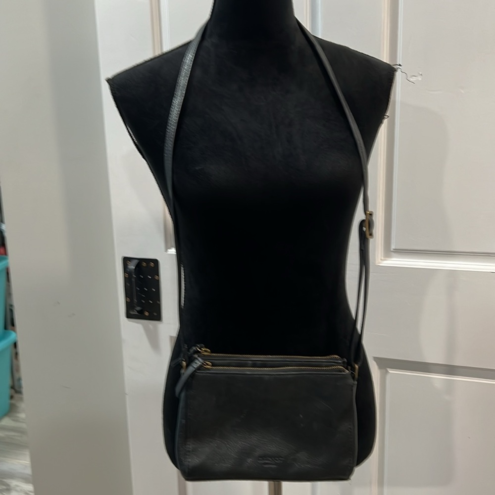 Margo black leather crossbody lots of storage excellent condition